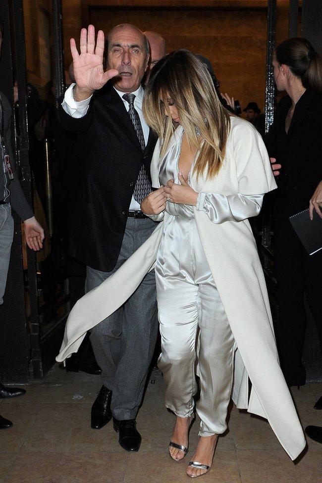Ким Кардашьян на модном показе «Stephane Rolland» в Париже