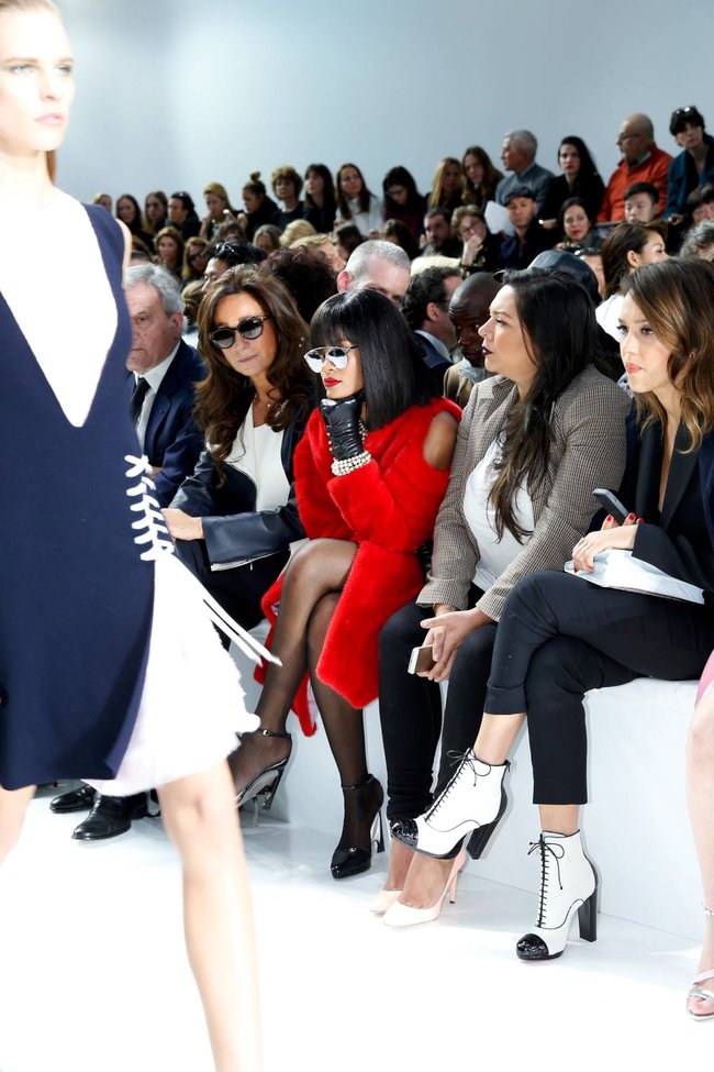 Модный показ «Christian Dior» в Париже посетила Рианна