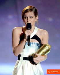 Эмма Уотсон на сцене «MTV Movie Awards 2013»: emma-watson-mtv-movie-awards-2013-01_Starbeat.ru
