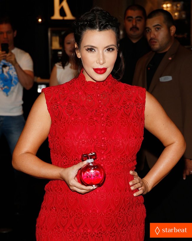 Ким Кардашьян представила свой новый аромат «Glam»: pregnant-kim-kardashian-glam-perfume-promotion-in-las-vegas-02_Starbeat.ru