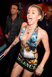Майли Сайрус на вручении наград «MTV Europe Music Awards» в Амстердаме: miley-cyrus-2013-mtv-ema--01_Starbeat.ru