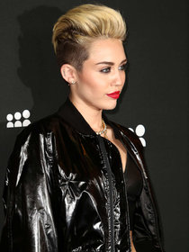 Майли Сайрус на вечеринке «Myspace» в Лос-Анджелесе: miley-cyrus-at-myspace-launch-event-in-la-adds-01_Starbeat.ru