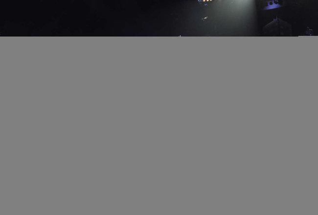 Майли Сайрус выступила на сцене фестиваля «iHeartRadio»: miley-cyrus-iheart-2013--11_Starbeat.ru