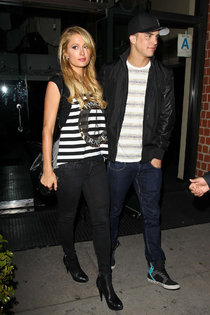 Пэрис Хилтон в ресторане «MrChoe», Беверли-Хиллз: paris-hilton-dines-at-mrchoe-in-beverly-hills--01_Starbeat.ru