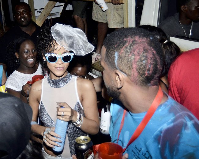 Рианна на ежегодном фестивале «Crop Over», Барбадос: rihanna-7_Starbeat.ru