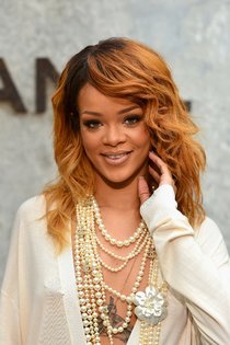 Рианна на модном показе «Chanel» в Париже: rihanna-1_Starbeat.ru