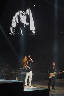«Diamonds World Tour» Рианны: первые кадры: rihanna-16_Starbeat.ru