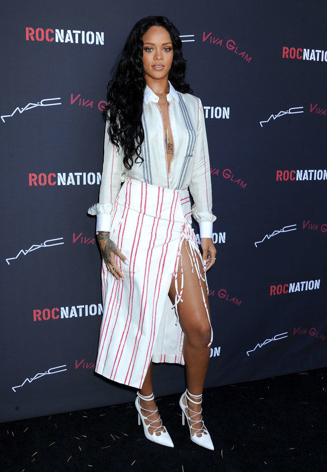 Рианна на званом ужине «Roc Nation»: в преддверии «Грэмми 2014»: rihanna-pictures-2014-pre-grammy-brunch---roc-nation--34_Starbeat.ru