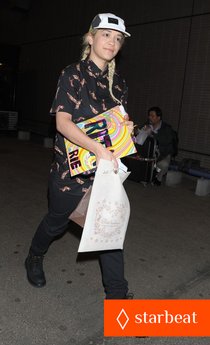 Токио встречает Риту Ора: rita-ora-tokyo-arrival-01_Starbeat.ru